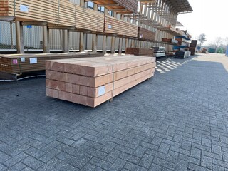 Ca. 10x Douglas Balken Fijnbezaagd, 150x150mm, lengte 400cm